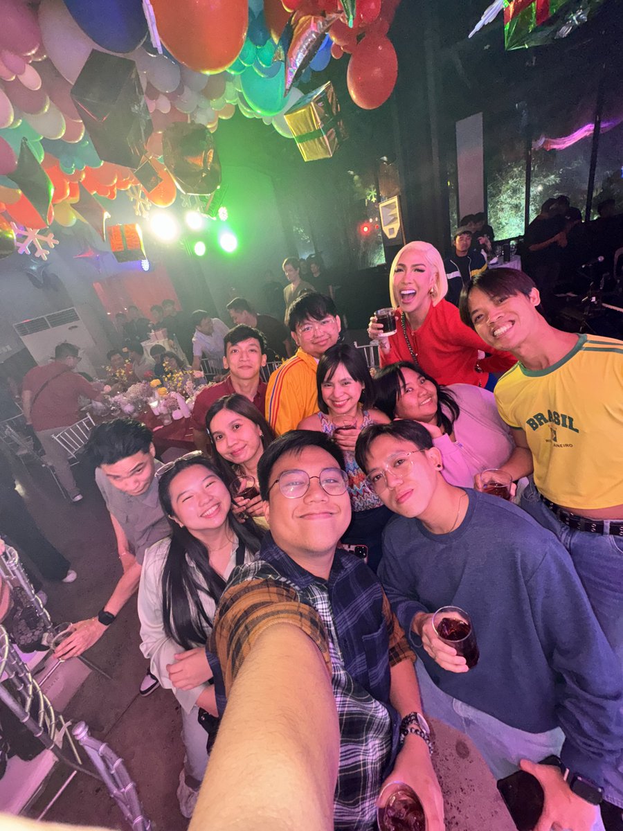 TaongGrasya__'s tweet photo. #TeamVice Rainbow Christmas Party 🥳 https://t.co/0Z4CyPVXpA