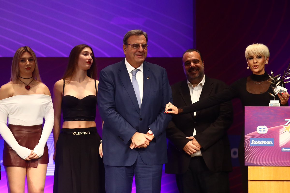 👉 ΙΟΑ President Isidoros Kouvelos awarded the Greek Paralympic medalists of Paris 2024 in the annual awards of the Greek Sports Writers Association for the best athletes of year.
