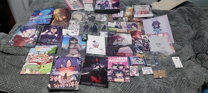 새벽 2시30분에 집 도착 했습니다!...
인사드릴때 항상 작가님들 반갑게 맞이 해주셔서 정말고마워요😝
혹시 제가 막 무턱대고 인사드리는거같은데 부담되지않을지 살짝 걱정되네요🥲
이번행사는 너무 넓고 부스수도 엄청나서 인사못드린 분들도 많은데 정말 죄송합니다ㅠㅜ
다음에 기회가된다면 꼭 