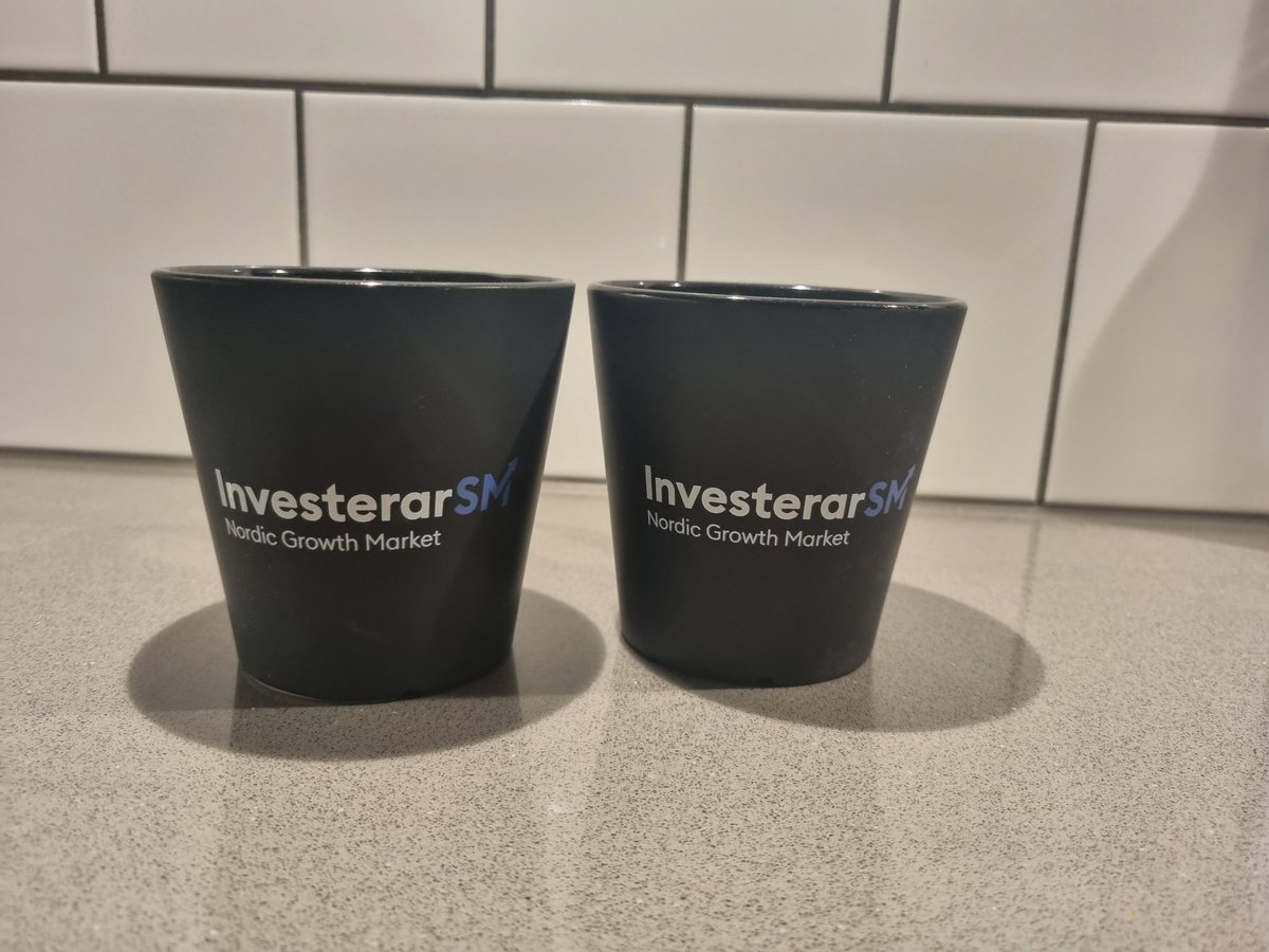 Aktiepappa's tweet photo. Aktiepappa delar ut en liten julklapp i form av InvesterarSM-mugg till några av de som följer @Aktiepappa och som retweetar detta inlägg. Två olika vinnare kan vinna varsin mugg. ☕️ https://t.co/9ofECMBKdT