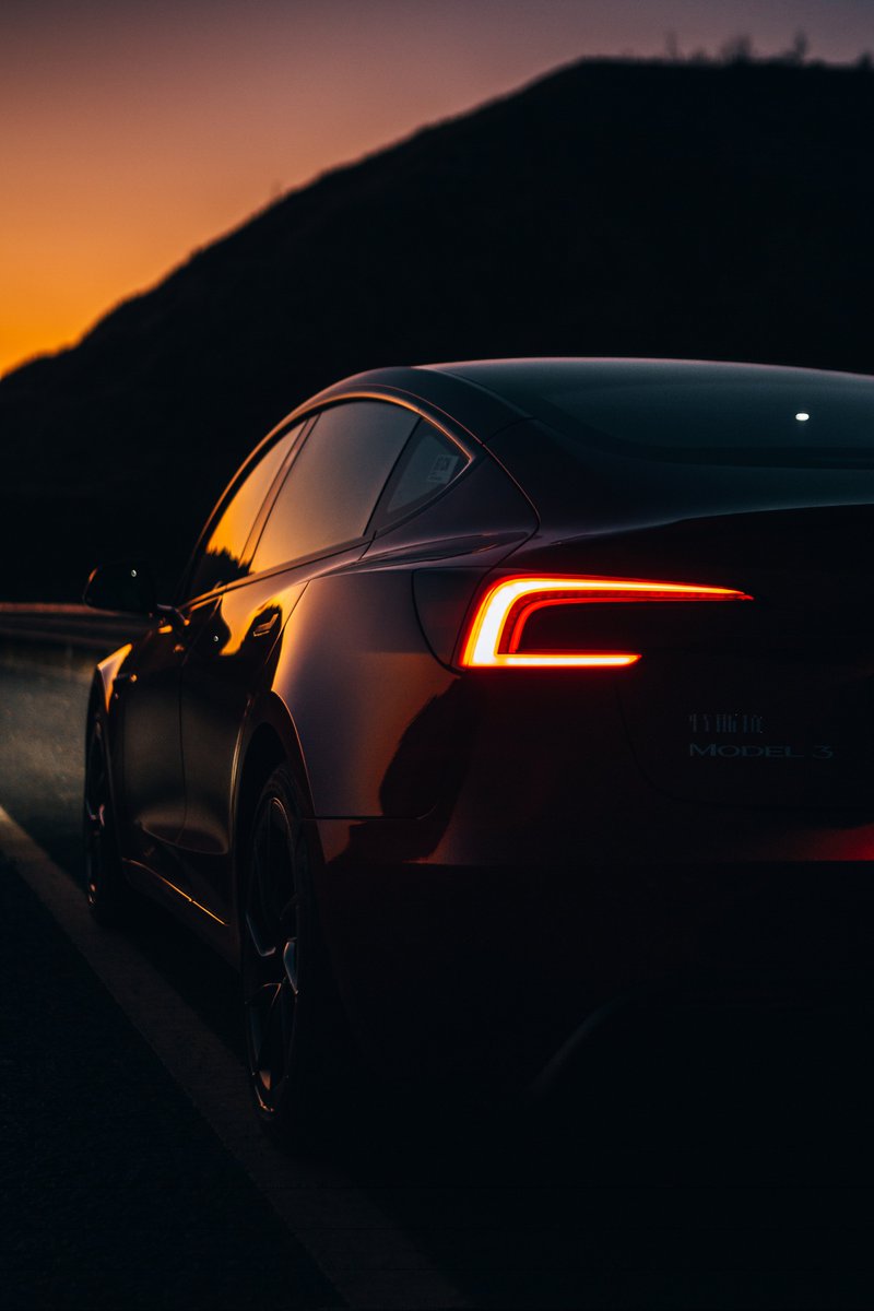 SERobinsonJr's tweet photo. Ultra Red Tesla Model 3 Performance at sunset 🫠 

Pics by @ApertureYAO https://t.co/73KgsMEF9d