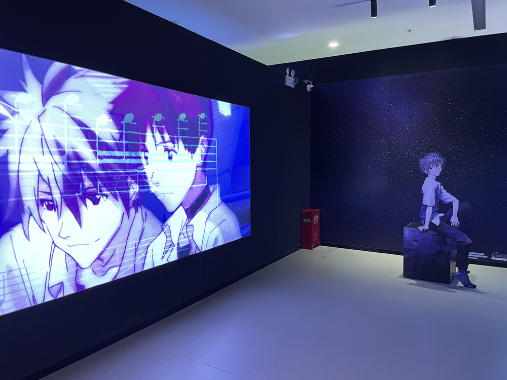 実はこの前上海の展覧会行った～ちょっとだけカヲシンの写真をアップ✨ 