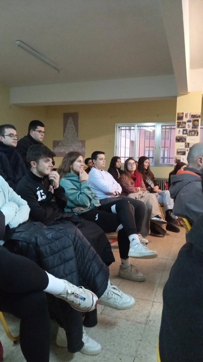 Reunión de monitores de 🎄 Navidad.  Reencuentro con charla de Pablo y elección del tema de los turnos del verano 2025.