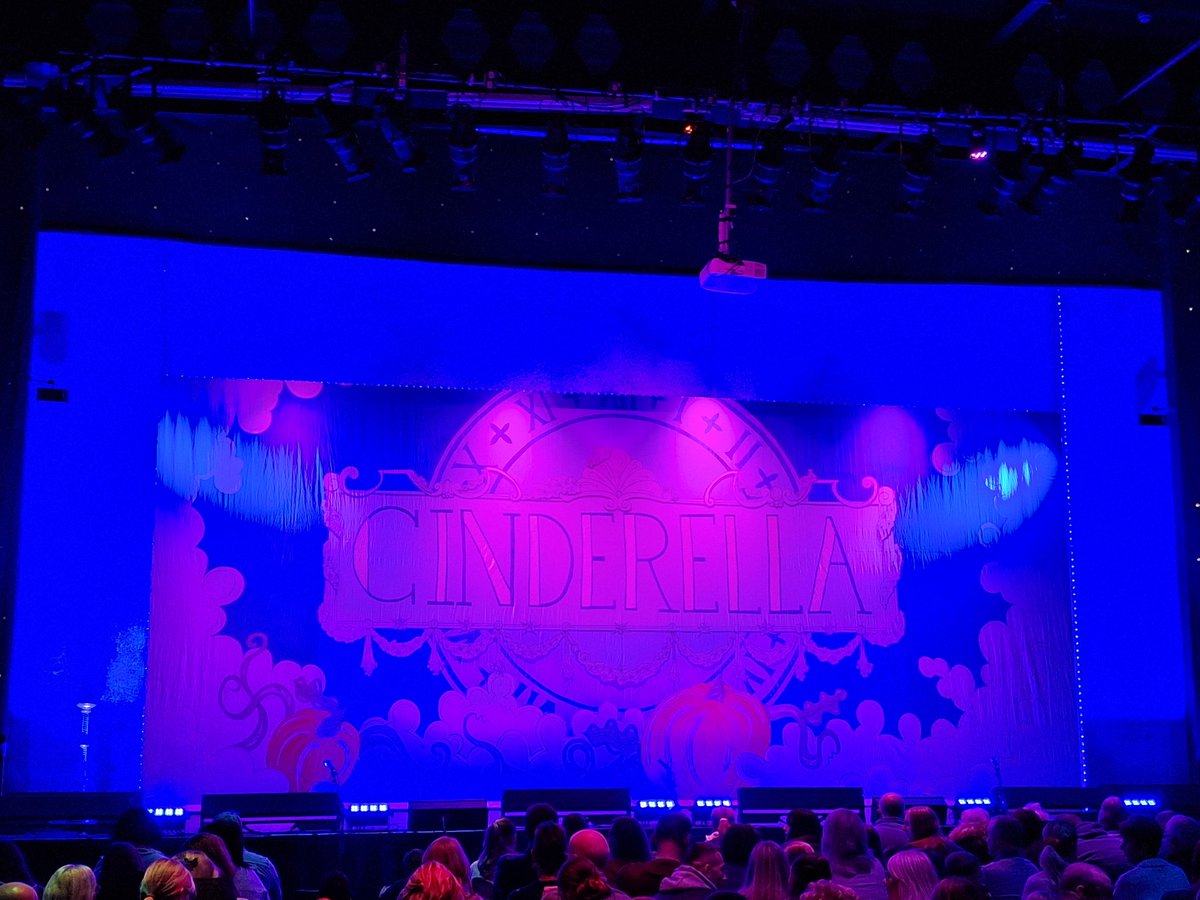 About yo watch @PjotrGreenwood in #Cinderella in Cannock. We cannot wait!!!! Ugly Sister delights!!! ❤️😍🎅