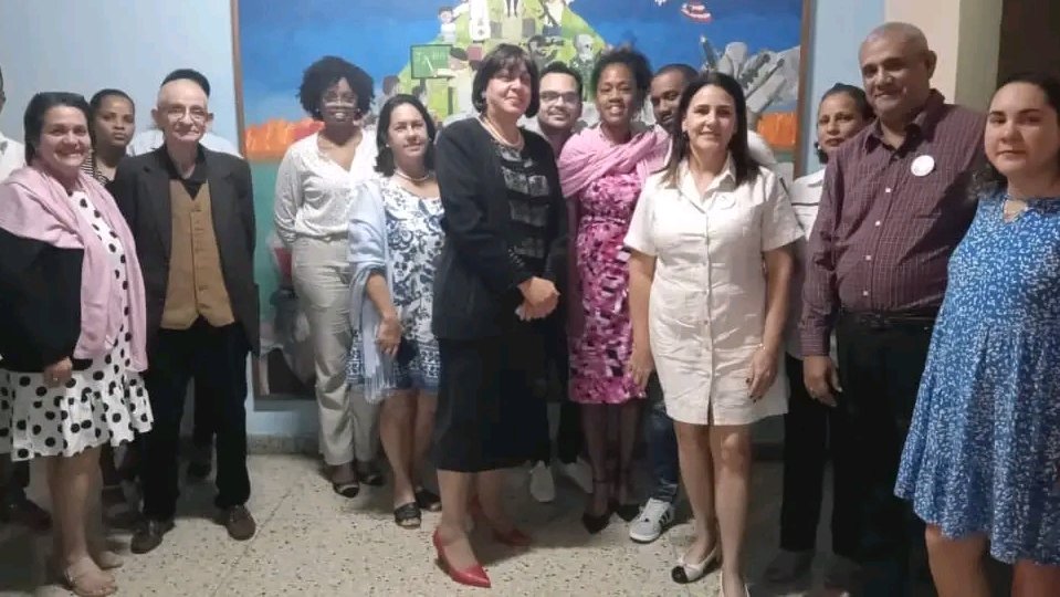 JuannCarlosGG's tweet photo. Muchas felicidades a nuestros educadores y un reconocimiento especial a quienes desde @MinturCuba, #Formatur y @FturUh, laboran incansablemente por lograr la mejor preparación del capital humano y de los futuros profesionales del #TurismoCubano.
#DíaDelEducador 🇨🇺 https://t.co/odlB7EO44f