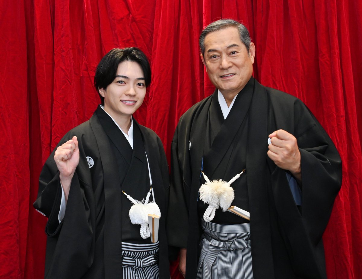 oricon's tweet photo. 『新・暴れん坊将軍』松平健、息子役・西畑大吾の最初のあいさつに驚き「初対面でいきなり…」💦
https://t.co/kVzeMZAnYZ

今年の漢字で1年を振り返る
💬松平『喜』＆西畑『初』
https://t.co/guOjj6s5ut

#暴れん坊将軍 https://t.co/cJvf4w6lap