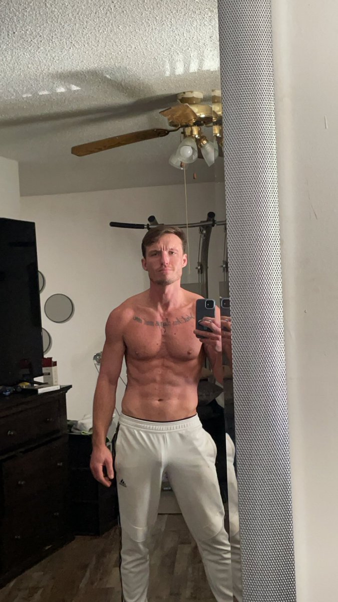 tww93287's tweet photo. Spent the morning lifting and giving myself positive affirmations. Sometimes itโs needed. #mentalwellness #MentalStrength #SelfCare #SelfLove #gym #gymrat #gymthings https://t.co/MxmGcNEv6x