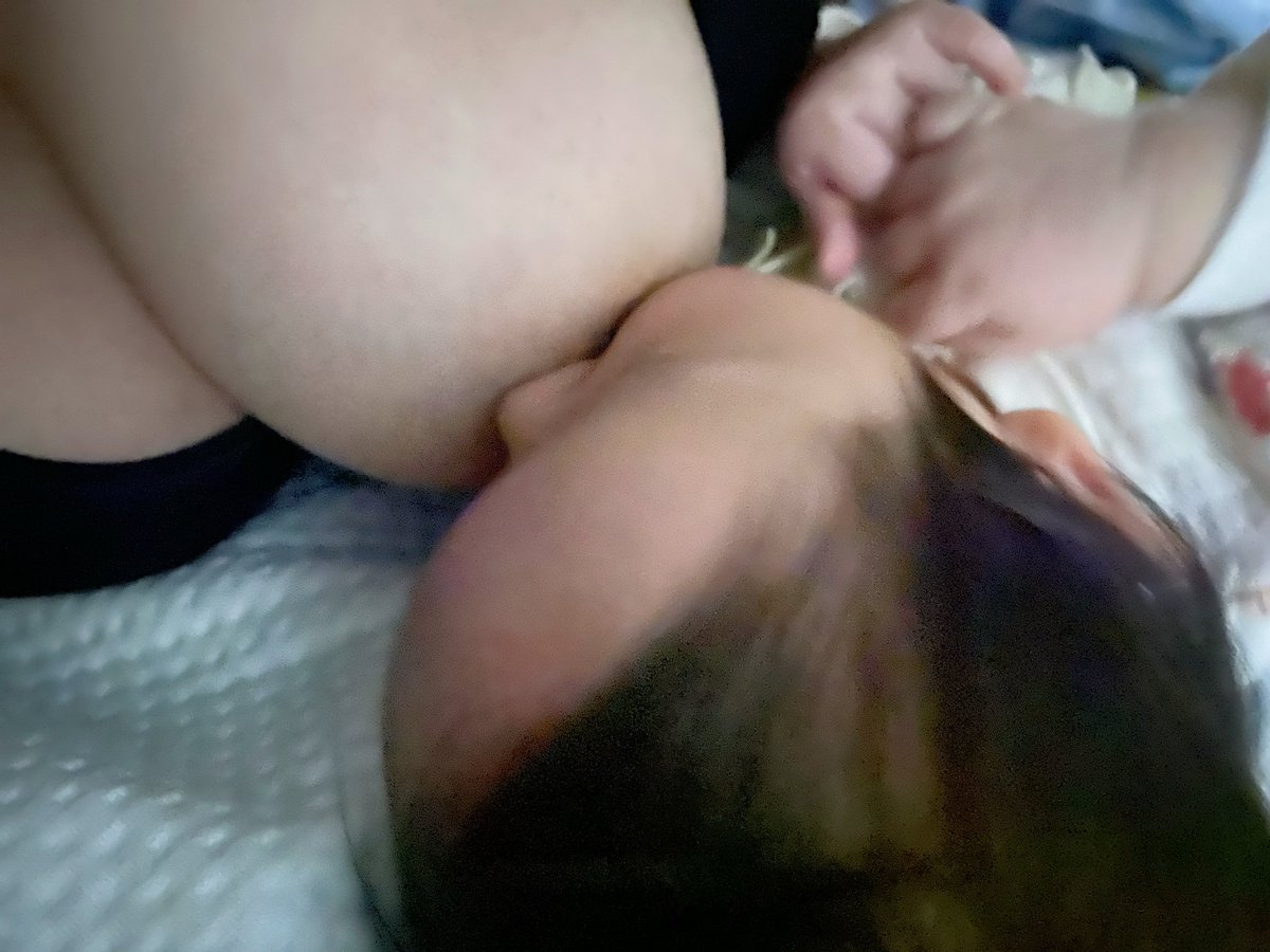 親餵很療癒
那個手手看起來跟我很不熟 https://t.co/3if1b5hQ6w
