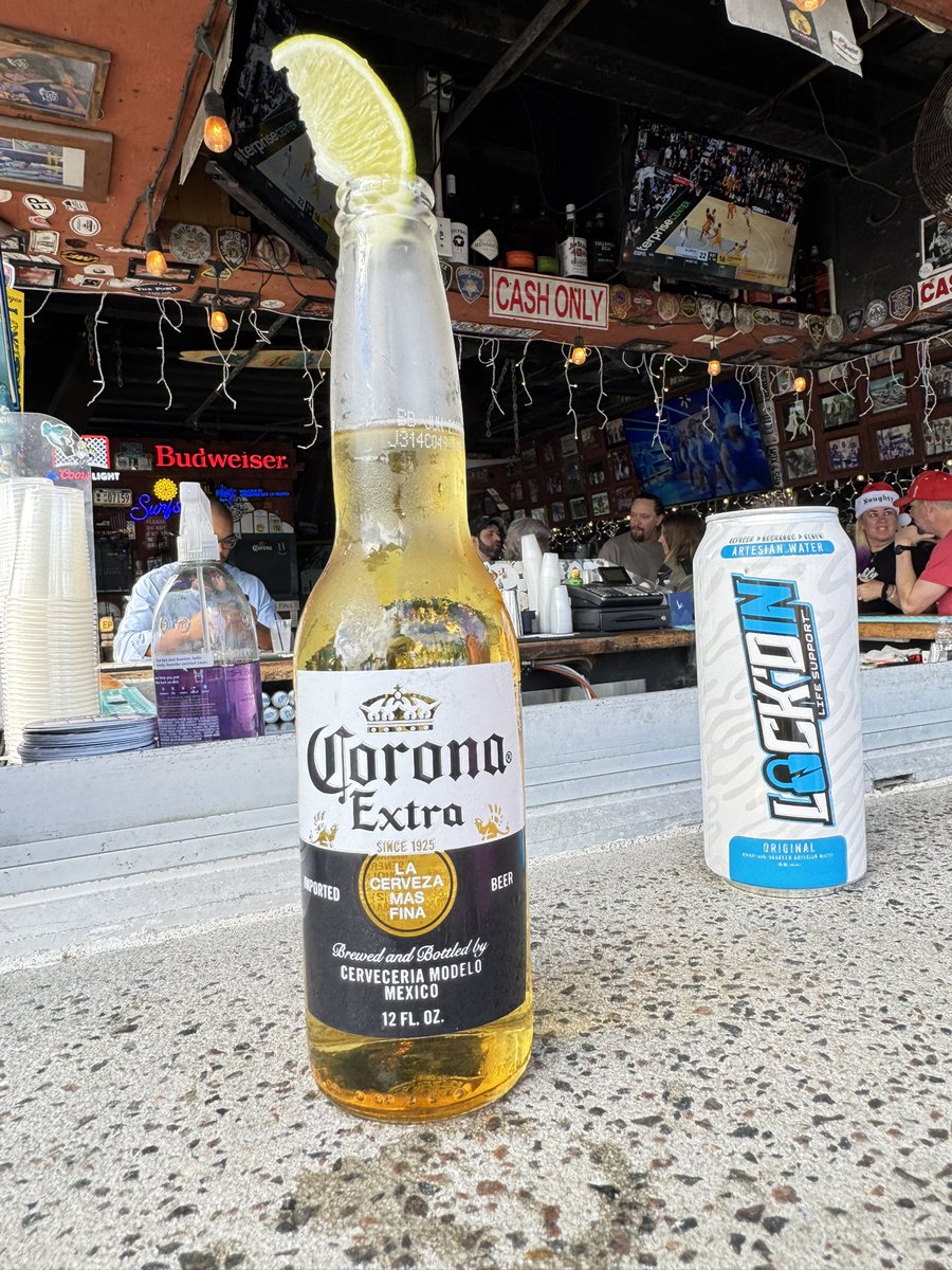 live_4_today_fl's tweet photo. #SundayFun hydrate with #LockdIn #artesian water 10k steps , w stop off at @TheElbo_Room  https://t.co/I0xecyXRae https://t.co/dcVU7OE8bz