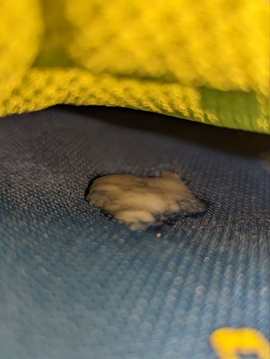 以前蓝色亚瑟士剩下的库存，现在不知道那双鞋怎么样了🥵