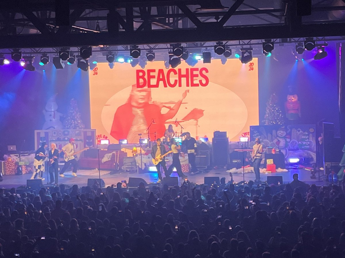 pettynplenty's tweet photo. Still processing last night. This year was my year of concerts and I’m so happy the finale was my favourite band as a teen who also happened to be my first ever concert 14 years ago, #DownWithWebster ! Incredible night full of surprises and great energy! 🎄🎅 https://t.co/Ltb5qAzL6T