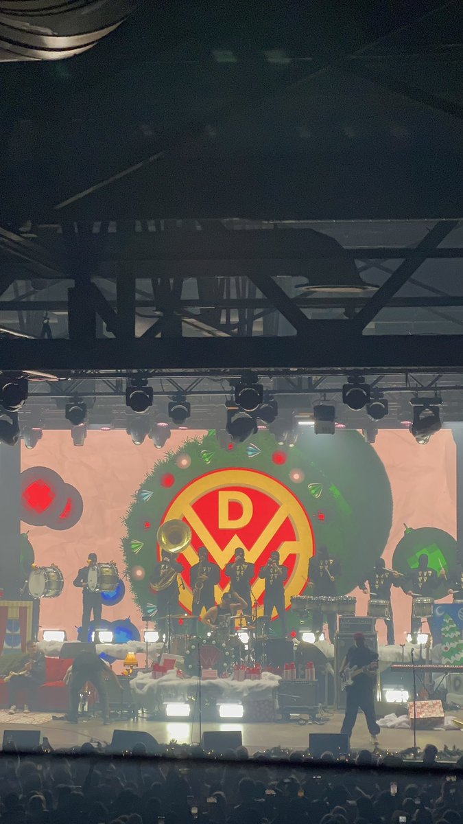 pettynplenty's tweet photo. Still processing last night. This year was my year of concerts and I’m so happy the finale was my favourite band as a teen who also happened to be my first ever concert 14 years ago, #DownWithWebster ! Incredible night full of surprises and great energy! 🎄🎅 https://t.co/Ltb5qAzL6T