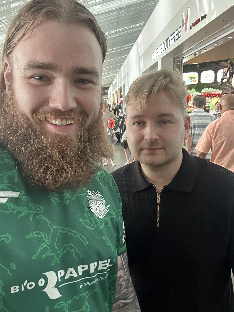 Hitti Dimitri á Tene um daginn og við fórum aðeins yfir stöðuna, hann ætlaði ekki heim fyrir jól líkt og hann gerði í fyrra #peelan 🤝🎯