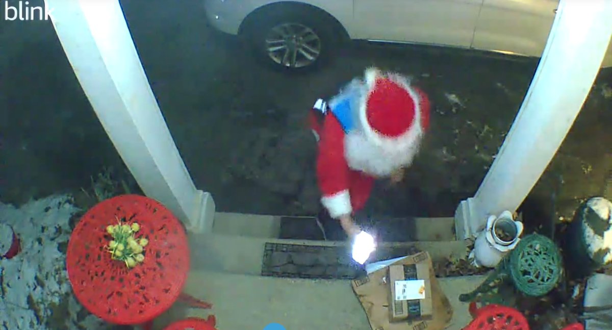 Eric_Schuller's tweet photo. #Santa now works for @amazon here is the proof... https://t.co/K9aWR6beIq