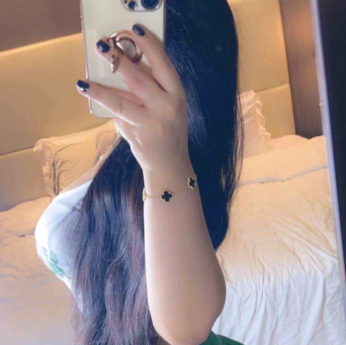 اني جاده وصادق ابي انسان جاد يخش وتساب الحين اني فاضيه