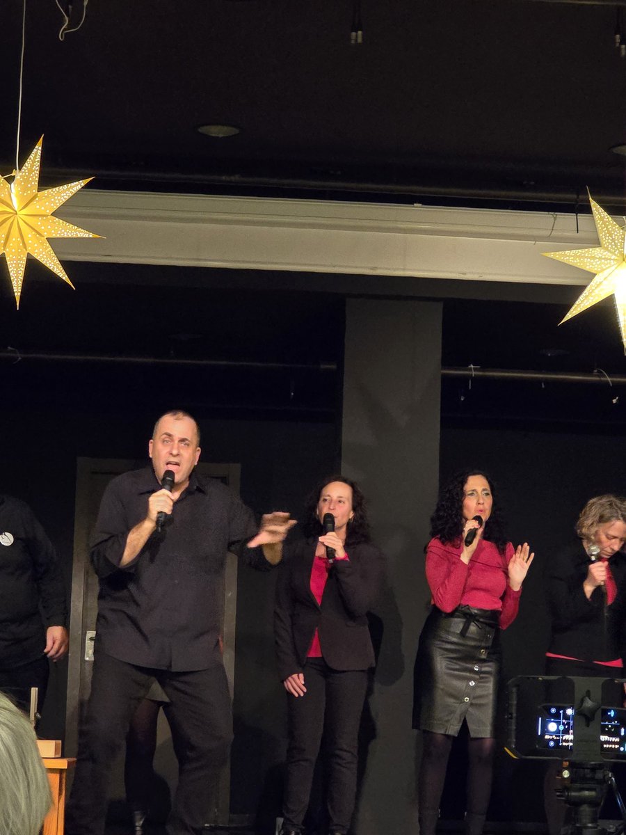 Concert Candle Light a càrrec de <a href="/CORFLUMINE/">COR FLUMINE</a>, hem buscat i trobat, tots plegats, La Llum de Nadal.
Excel·lent tot el programari, emocionant el Hallelujah de Leonard Cohen.
Gràcies Cor Flumine, continuem a #tortosa apostant per la #cultura.