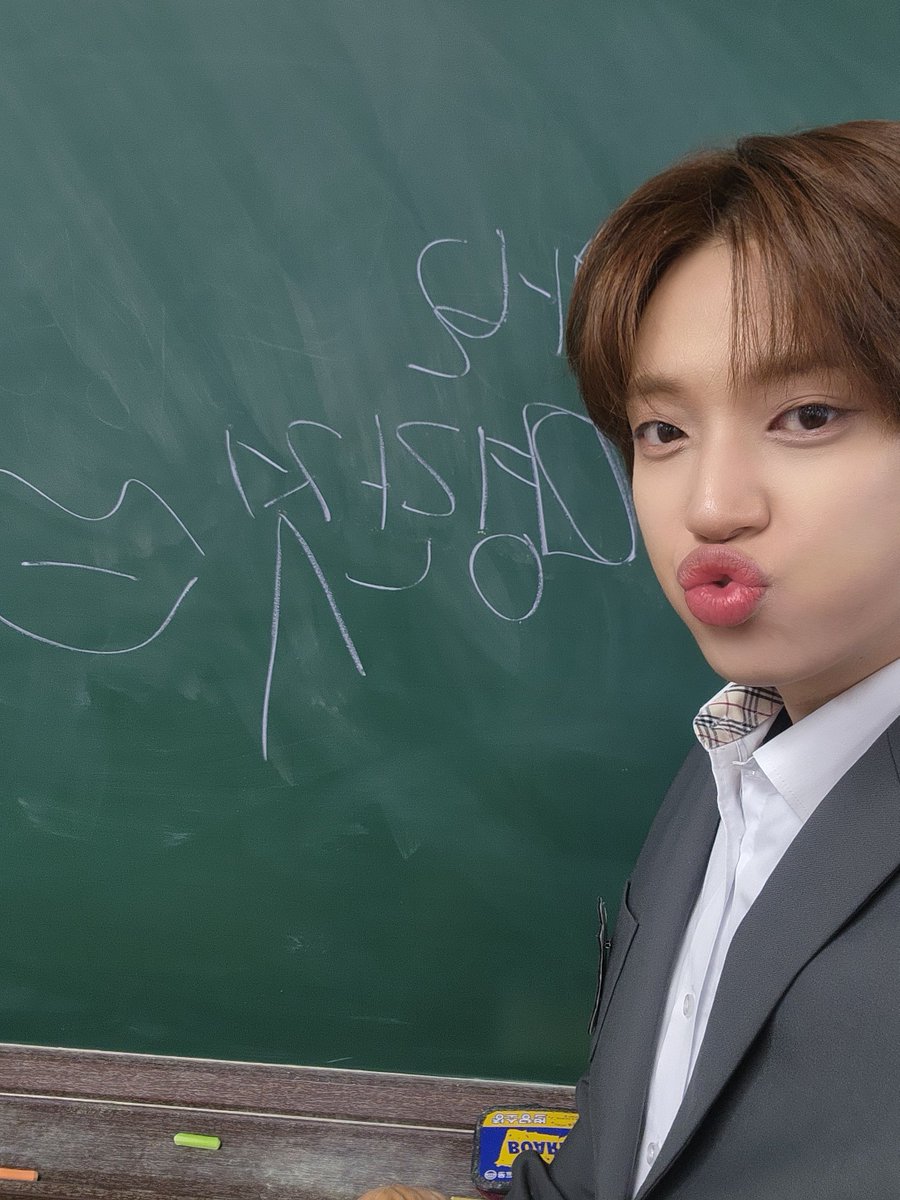 [#녤모닝👋]

녤모닝~
좋은 아침이야!
와 벌써 12월이 끝나가고 있어
이번 주는 크리스마스도 있고 ㅎ
우리 팬 파티도 있고 ㅎ
재미지게 놀아보자구!
이번 주 힘내고 일요일에 행복하게 놀자!!

#니엘 #NIEL