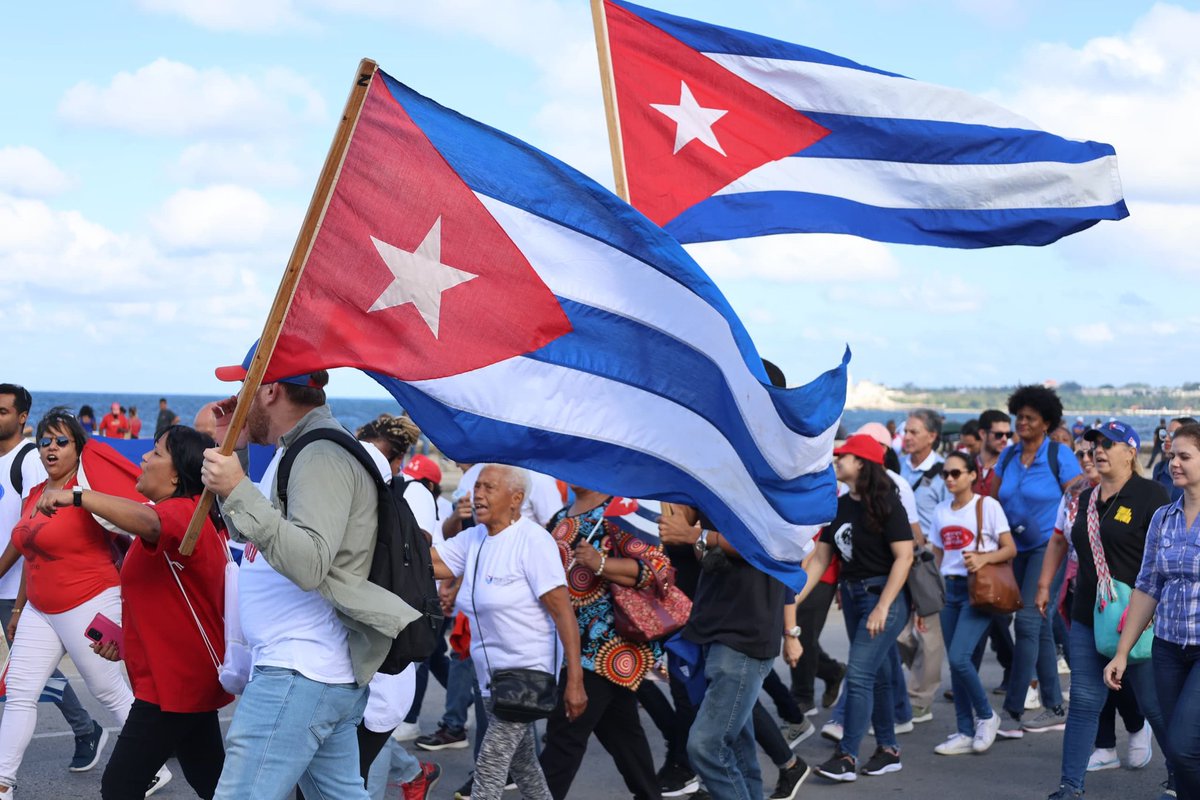 En defensa de nuestra dignidad e independencia.
#VivaCuba
#TumbaElBoqueo