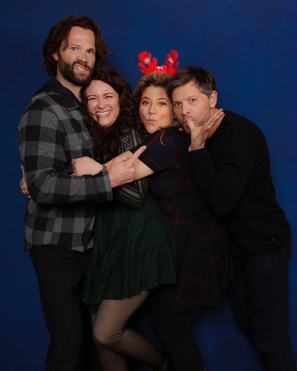 __kielizabeth's tweet photo. Come one, come all! If youโre coming to Austin 2025, grab yourself a Jared/Misha photo for 50% today only!
And alsoโ highly recommend checking out this photo op for whichever show youโre attending! Itโs SUCH a fun time!! ๐ค https://t.co/qFB4YQFqKF