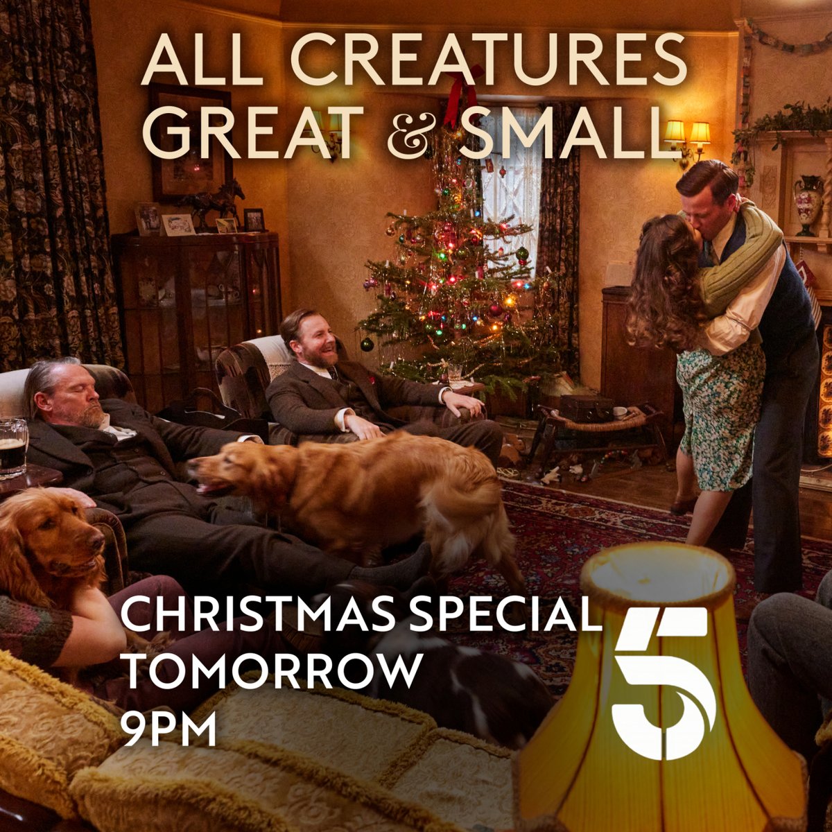 AllCreaturesTV's tweet image. 🎄 One more sleep until the #AllCreaturesGreatAndSmall Christmas Special!
Get cosy and have your tissues at the ready for heart-warming tales, a little mischief, and some inevitable tears. 🐾

#AllCreaturesGreatAndSmall Christmas Special airs tomorrow at 9pm on Channel 5.