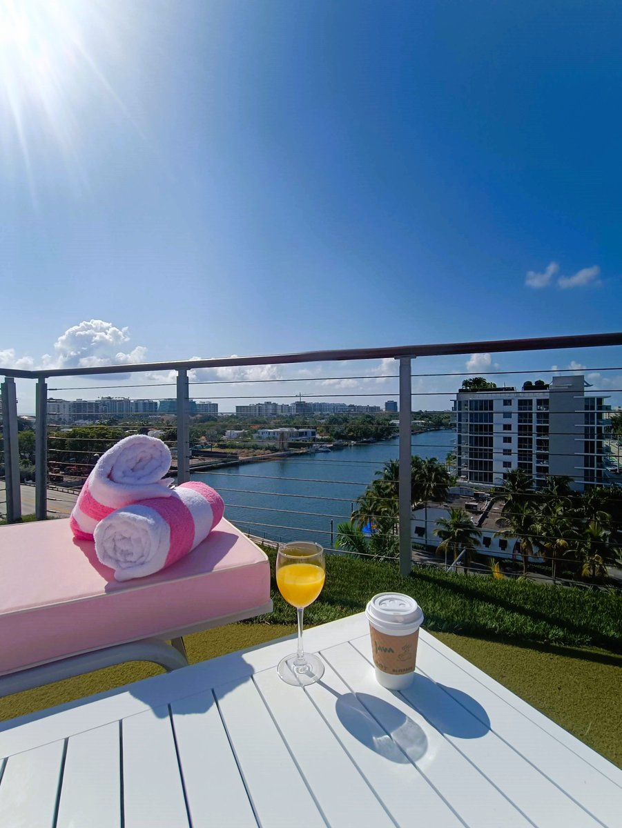 grandbayharbor's tweet photo. Our way of saying hello to winter: rooftop lounging and waterfront relaxation. Come celebrate the season with us! https://t.co/imYSyYPmd6
#hellowinter #happyfirstdayofwinter #holidayseason #tropicalvibes #miamigetaway https://t.co/Ph7fIZSFi2