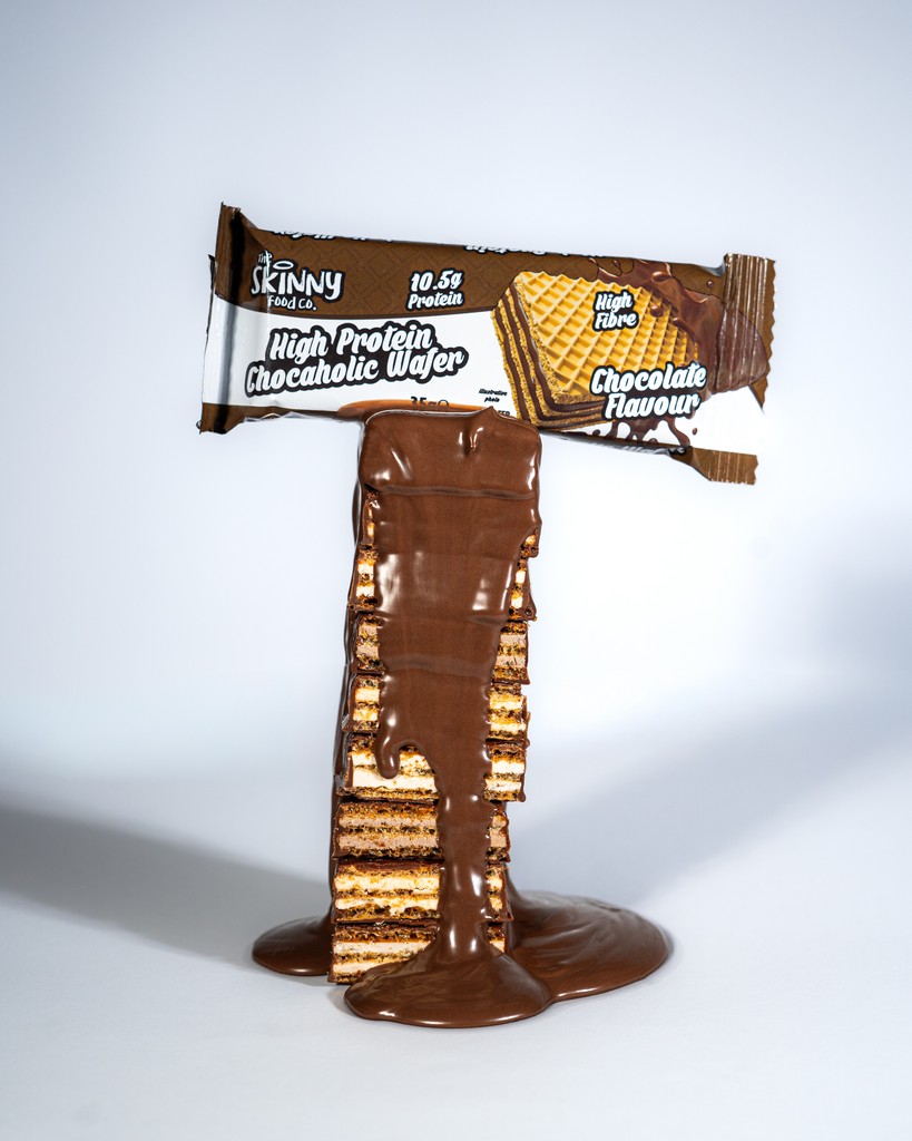 skinnyfoodco's tweet image. Dripping with decadence, powered by protein 🍫✨ 
Meet the Skinny High Protein Chocoholic Wafer—where crispy layers meet velvety chocolate for a snack that’s both nutritious and delicious! 💪 
Ready to elevate your snack game? 😍 

#Chocolatelover #ProteinSnack #SkinnyFoodCo