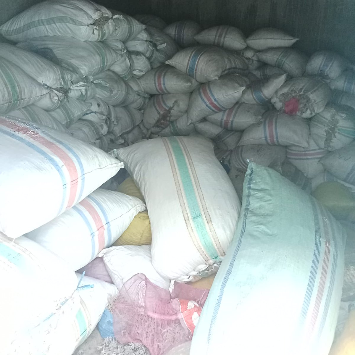 MaxieNinef's tweet photo. Senin (02/12), Maxianus C. H. Ninef, Luhkan Kab. Lembata, di Desa Wuakerong Kec. Nagawutung, Melaporkan produksi rumput laut kering bpk. Opu Tara sebanyak 2 ton kering, eucheuma cottonii, long line, harga Rp. 12000/kg. 
#panen 
#luhlapor 
#GiatLuhkanSatminkalGONDOL
#lembata https://t.co/vysi777Mwg