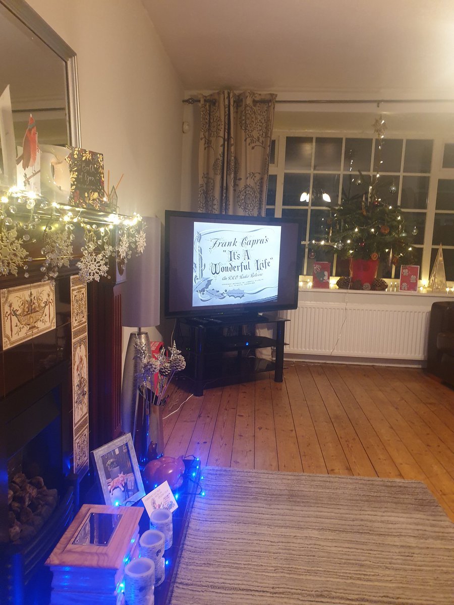 PaulFerrier13's tweet photo. Toad int oyl Marmalade porter &amp; It's A Wonderful Life. Merry Christmas 🎅 🎄 🍺👍 https://t.co/ZW61cKahkf
