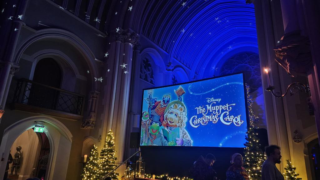 Jendeavour's tweet image. IT&apos;S TIME ❤️
#MuppetsChristmasCarol
#Tinyjoys
#StanbrookAbbey
#TheLoveWeFound