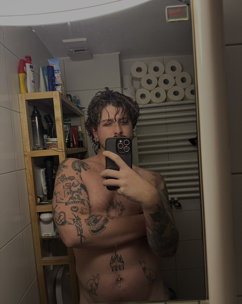 JackDolan_'s tweet photo. Toilet roll x https://t.co/uP1yY2b0DT