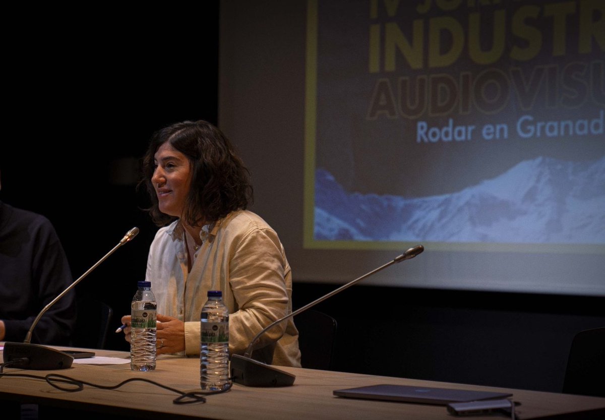 filmingranada's tweet photo. Os felicitamos la NAVIDAD compartiendo cuatro momentos mágicos que hemos vivido este año en #Granada:
🌟Ciclo 'Granada en la Historia del cine'
🌟Masterclass @SandraTapiaDiaz  
🌟Homenaje al @CineMadrigal 
🌟Nominaciones #Goya2025
#Granadaescenariodecine https://t.co/zJIV4uev0H