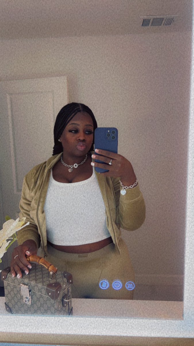 Onlyoneteeeee's tweet photo. Laid back and put together a million $ plan. Now I’m waiting to reap what I sowed 🤑 https://t.co/6272lkAt3g