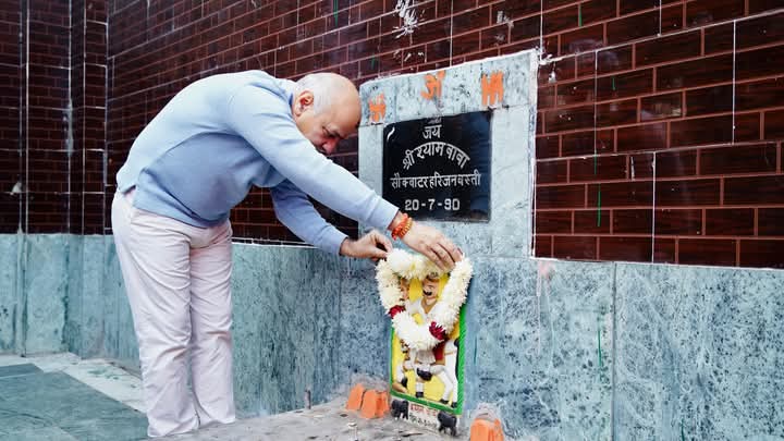 Shivghawri's tweet photo. आज 100 क्वार्टर मे दिल्ली के पूर्व उप मुख्यमंत्री एवम् शिक्षा मंत्री श्री मनीष सिसोदिया जी के चुनाव प्रचार के तहत हुई पदयात्रा के दौरान जो अपार स्नेह और समर्थन मिला, वह बहुमूल्य है। 
🙏फिर लाएंगे केजरीवा��� 🙏
@AAPDelhi @ArvindKejriwal @AtishiAAP @AapKaGopalRai @news24tvchannel https://t.co/B0TWdHaPFk
