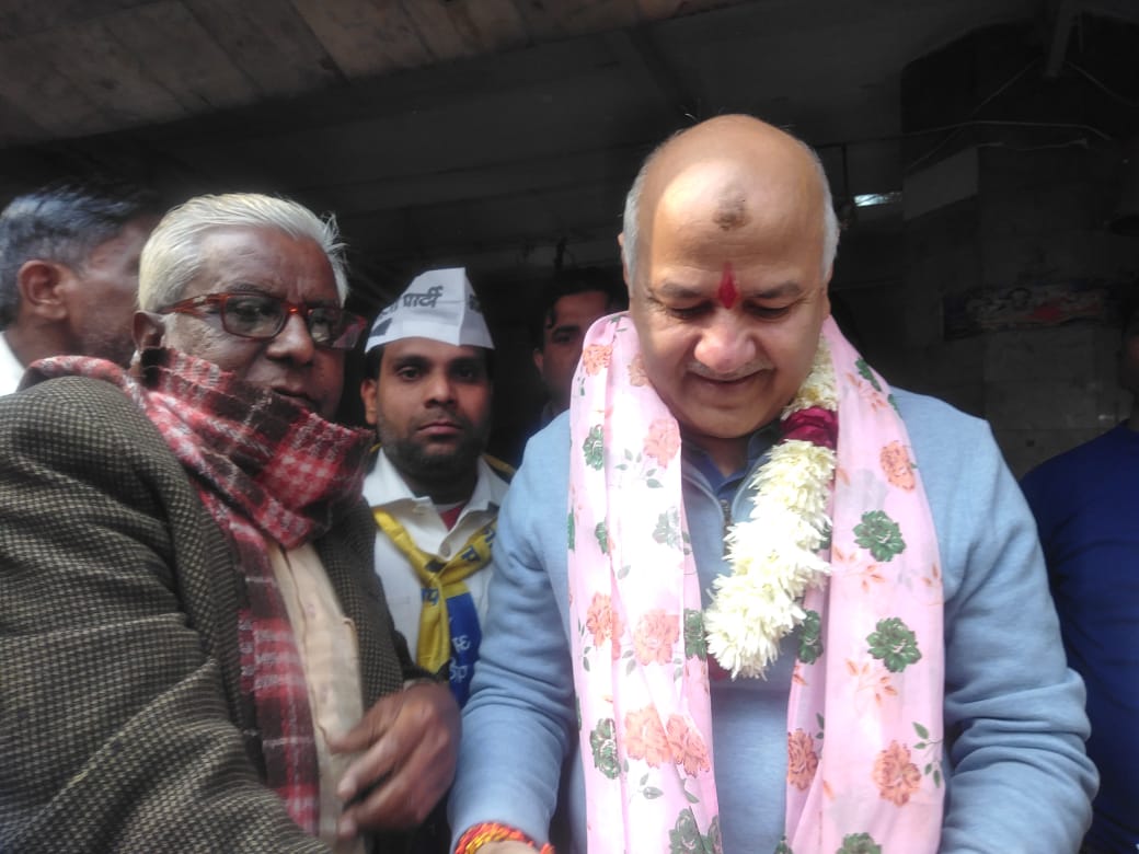 Shivghawri's tweet photo. आज 100 क्वार्टर मे दिल्ली के पूर्व उप मुख्यमंत्री एवम् शिक्षा मंत्री श्री मनीष सिसोदिया जी के चुनाव प्रचार के तहत हुई पदयात्रा के दौरान जो अपार स्नेह और समर्थन मिला, वह बहुमूल्य है। 
🙏फिर लाएंगे केजरीवा��� 🙏
@AAPDelhi @ArvindKejriwal @AtishiAAP @AapKaGopalRai @news24tvchannel https://t.co/B0TWdHaPFk