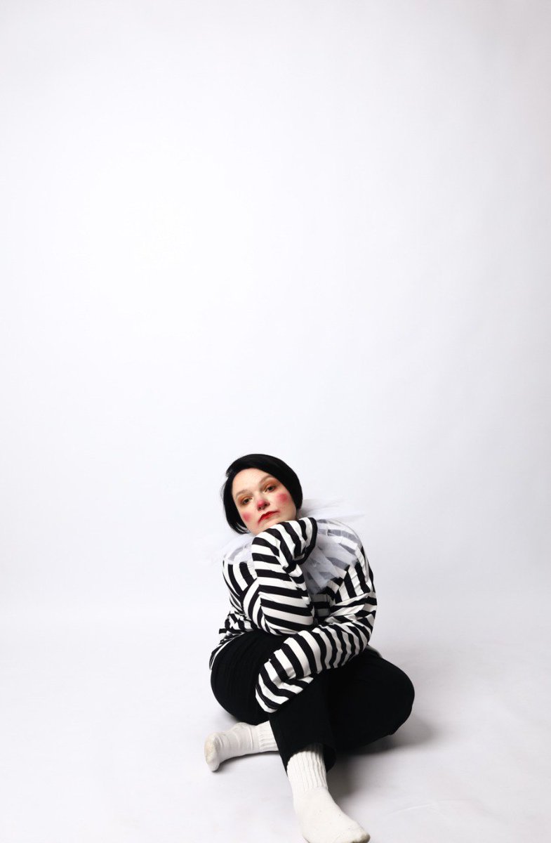 owl_Wobble's tweet photo. Какой год - такие и фотографии. 
Жизнь - цирк, а ты в нём самый грустный клоун. https://t.co/qZWZGapjHJ