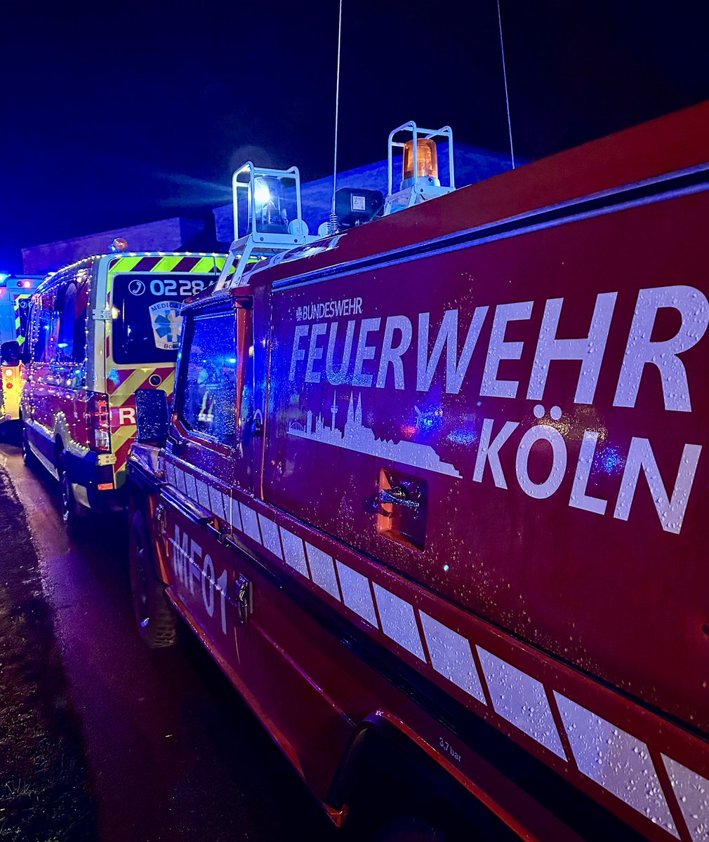 Bundeswehr IUD (@baiudbw) on Twitter photo Heute sorgt unsere #Bundeswehr-Feuerwehr Köln gemeinsam mit der ganzen #BlaulichtFamilie bei der #BlueLightNight für strahlende Kinderaugen in der Kinderklinik #SanktAugustin.   👧🧒 🚒 #Hoffnung #GemeinsamStark #IUD #4Advent #BwFw #Feuerwehr Heute sorgt unsere #Bundeswehr-Feuerwehr Köln gemeinsam mit der ganzen #BlaulichtFamilie bei der #BlueLightNight für strahlende Kinderaugen in der Kinderklinik #SanktAugustin.   👧🧒 🚒 #Hoffnung #GemeinsamStark #IUD #4Advent #BwFw #Feuerwehr