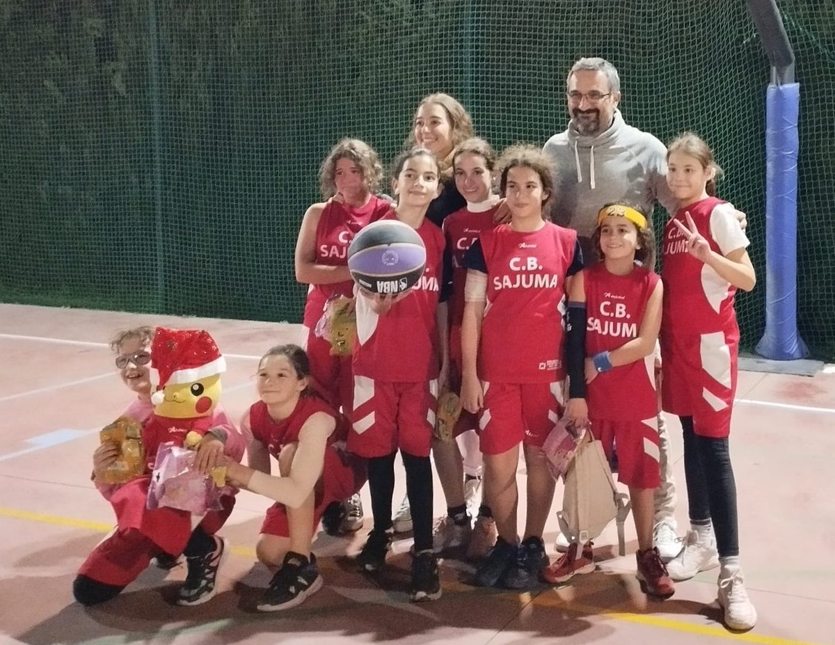 Partidazo de nuestra tribu Sajumera, que han jugado como nunca, defendiendo a muerte, recuperando balones, llegábamos al último cuarto empatadas, y los nervios de poder ganar el partido nos han jugado una mala pasada. Mini Crónica Tribu Sajuma. Corazón Sajuma