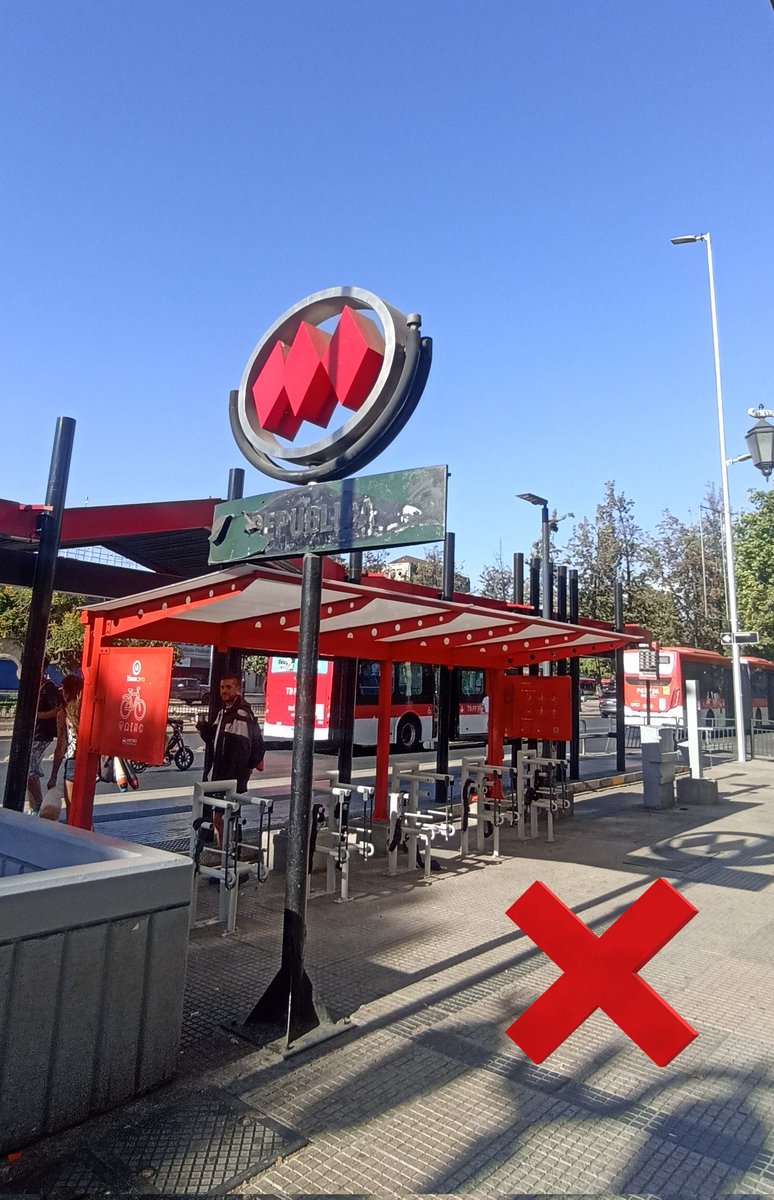 arriagadaPAD's tweet photo. Al instalar biciestacionamientos de larga estadía o de conexión intermodal es clave considerar condiciones del servicio y tb del entorno. En esa línea debemos aprender de nuestra propia experiencia local ¿Por qué #lineacero de F. Castillo Velasco anda muy bien y otras no se usan? https://t.co/RTncHPwf68