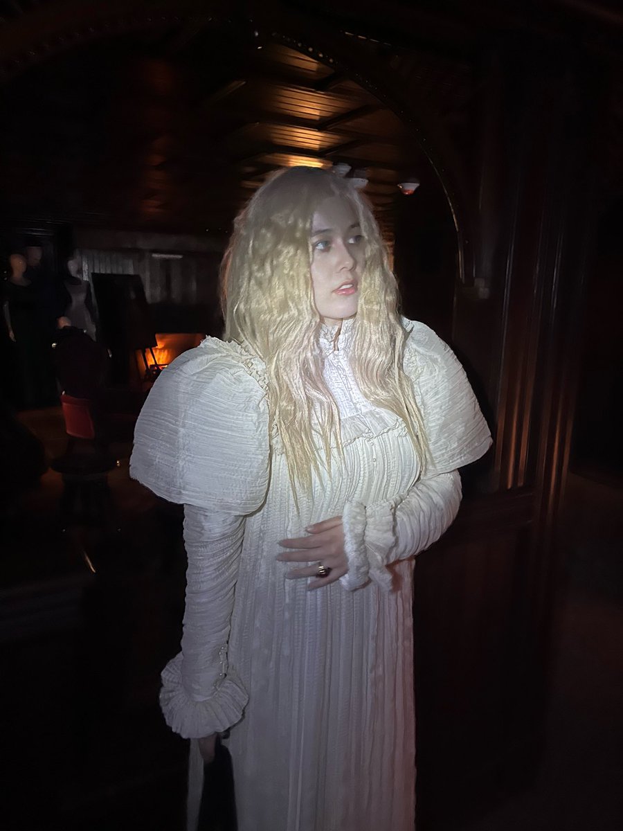 jellyraffytaffy's tweet photo. Beware…of Crimson Peak… 🦋#crimsonpeak #edithcushing #thomassharpe #guillermodeltoro #cosplay #winchestermysteryhouse https://t.co/kkPdyY5vjc
