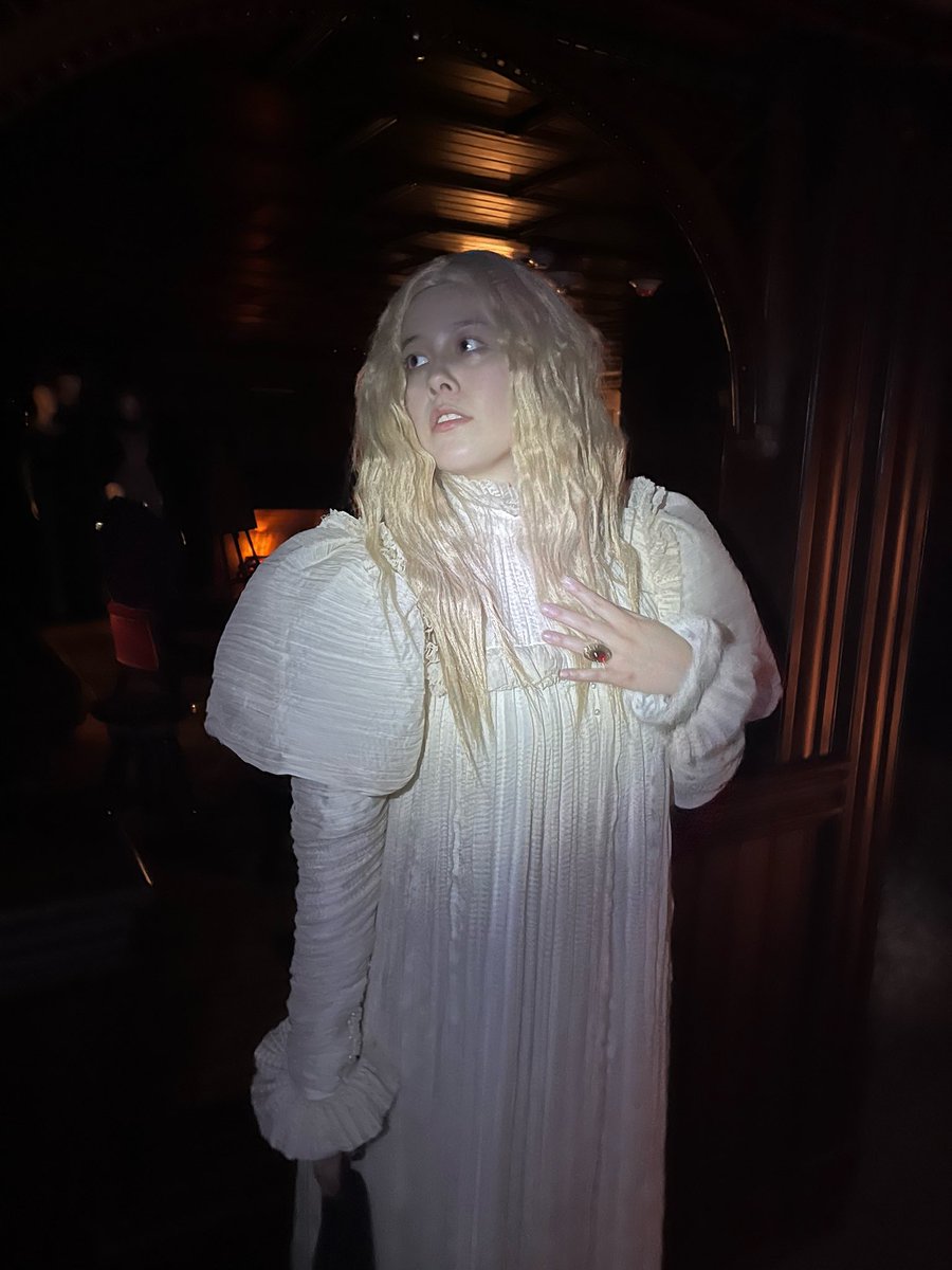 jellyraffytaffy's tweet photo. Beware…of Crimson Peak… 🦋#crimsonpeak #edithcushing #thomassharpe #guillermodeltoro #cosplay #winchestermysteryhouse https://t.co/kkPdyY5vjc