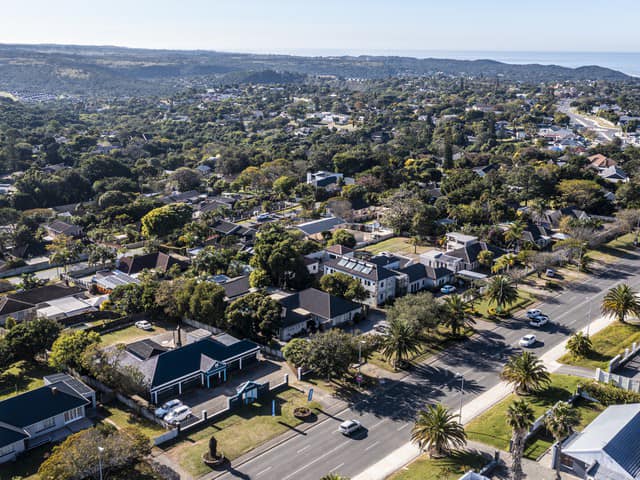 Mditshwer's tweet image. This is not Sandton. This is East London, Eastern Cape🇿🇦 

#XRepo #Capitec