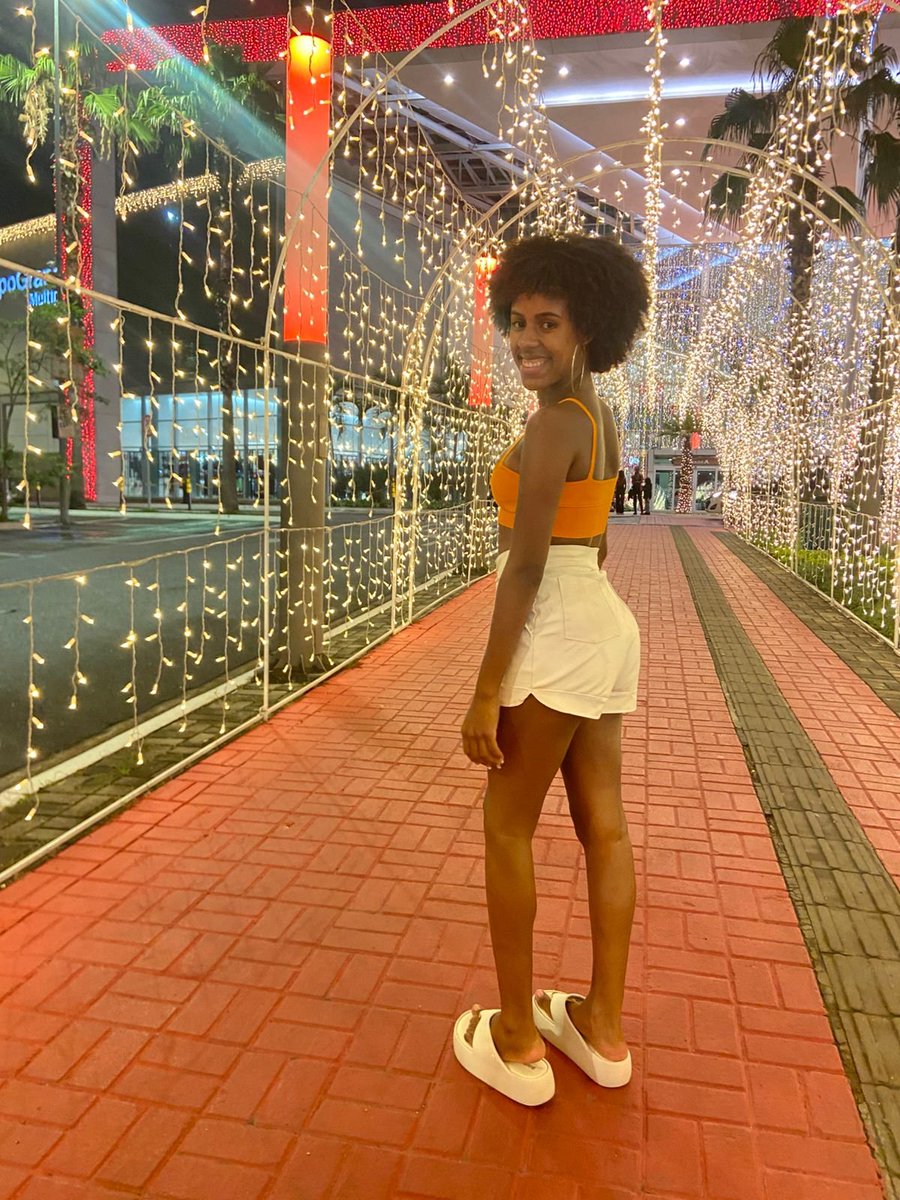 Larakhetlen18's tweet photo. Uma gracinha 🥺🧡 https://t.co/z66NA4jZ8C
