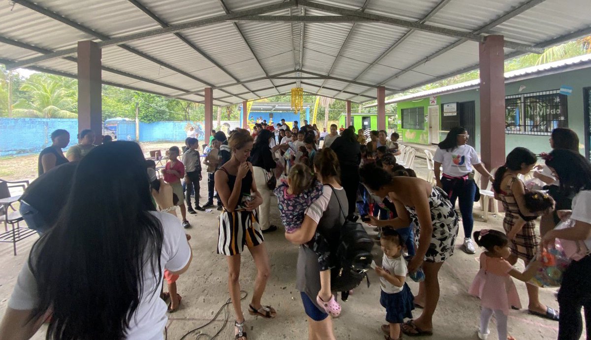 JÓVENES EN ACCIÓN CIERRAN EL AÑO CON ENTREGA DE JUGUETES EN #CHOLOMA.