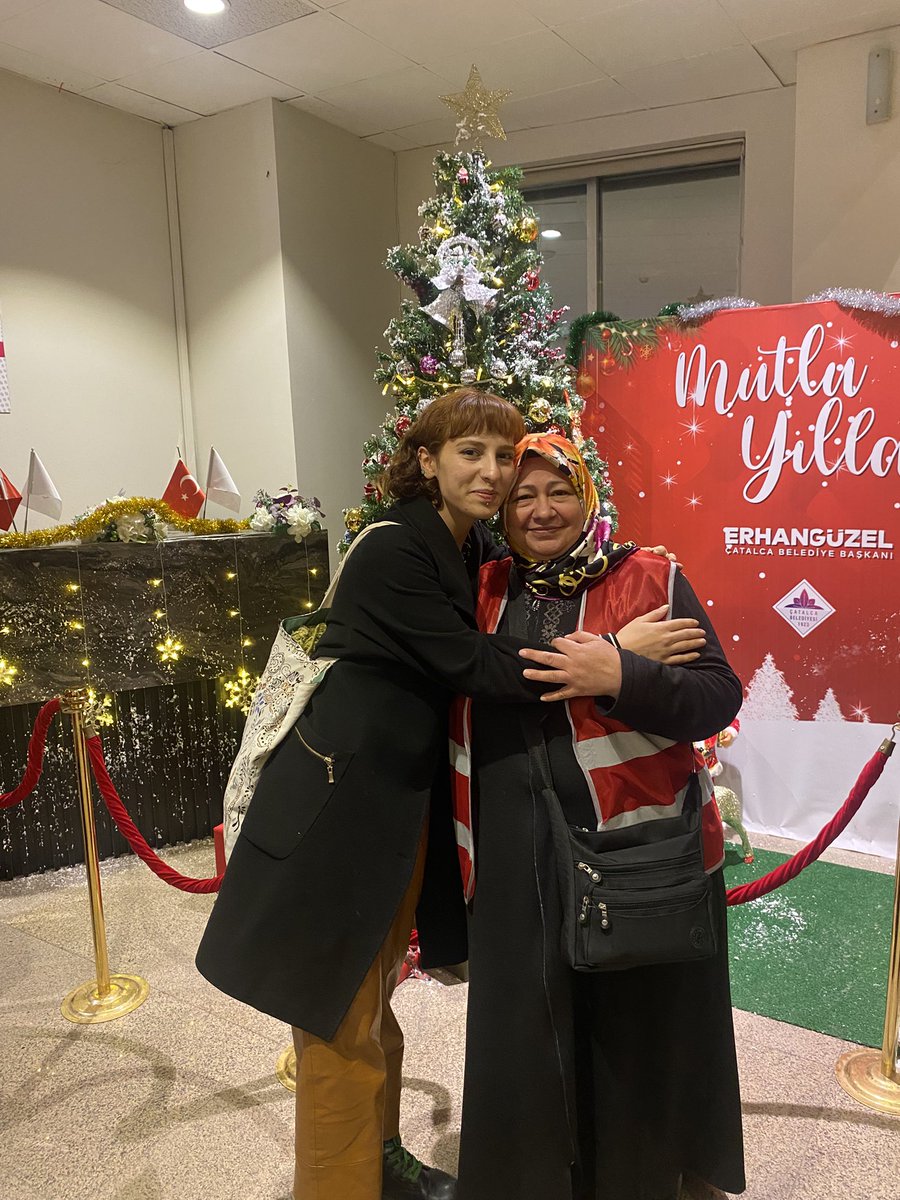 Ebrupcelik's tweet photo. Dayanışma TV'nin hazırladığı 146+1 Polonez belgeseli işçilerle buluştu. Geride bıraktıkları 5 aylık direniş sürecini izlemek bir yanda hüzün diğer yandan gurur hissettirdi. Emeği geçen Dayanışma TV ve UİD-DER emekçilerini tebrik ediyorum. Davetleri için de teşekkür ediyorum🙏 https://t.co/bnf64tzj7e
