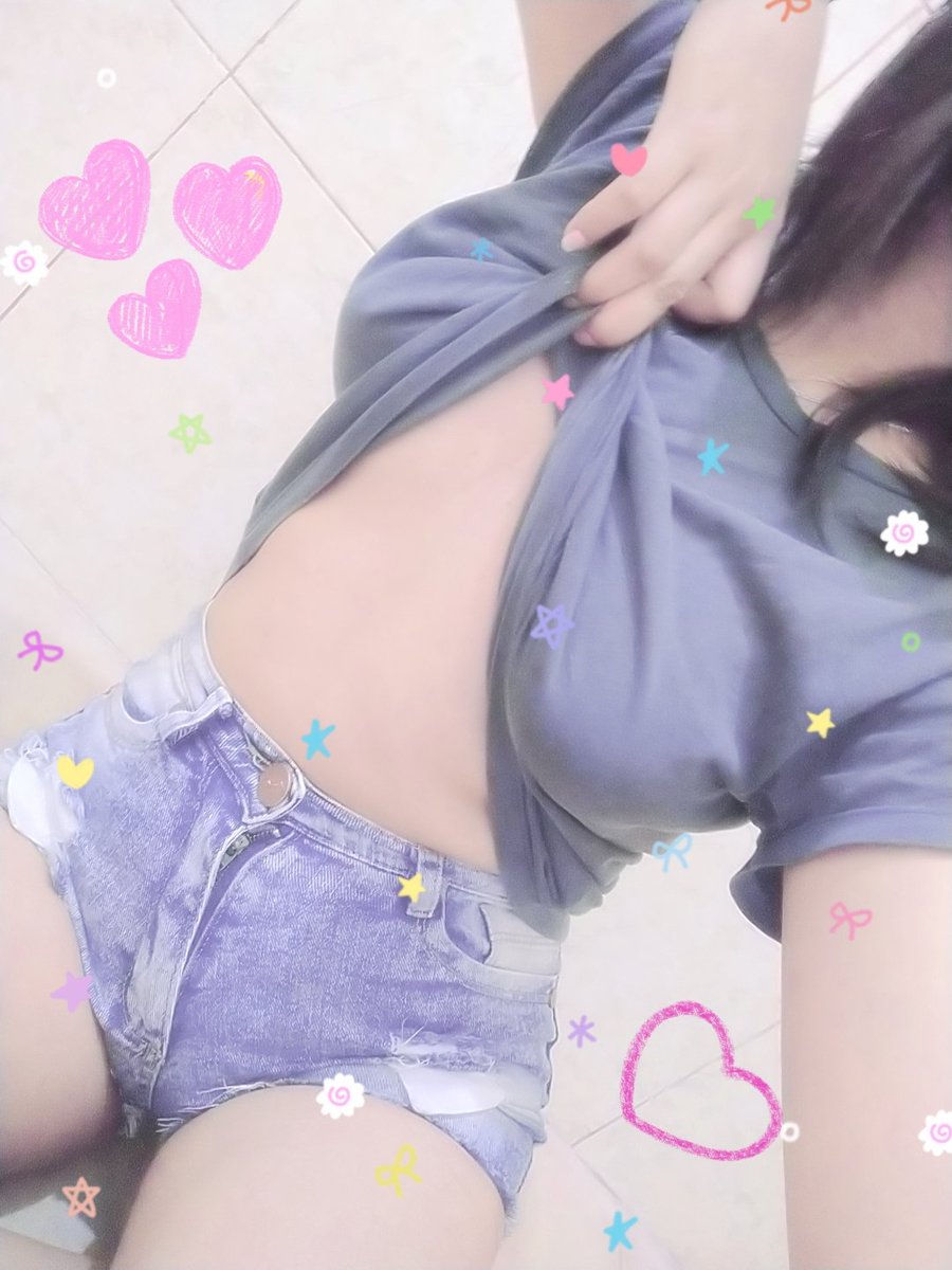 ☁️ LOOK LOOK! My breasts are very hot... I feel so hot, daddy (⁠⇀⁠‸⁠↼⁠‶⁠)

#fyp #petite #young #teen #cute #cutegirl #petite