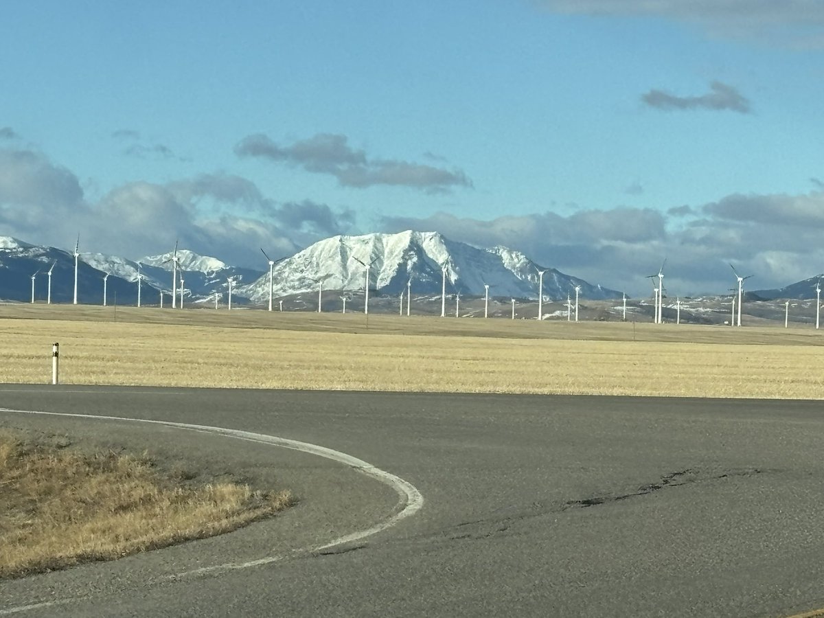 LorneHarrison's tweet photo. I don’t know how I lived here for 18 years, wind drives me crazy now and it sure is blowing today. I completely understand why all doors are protected from the west!! 😂 The view is pretty nice though I will give it that at least! https://t.co/vGEw1fLXiD