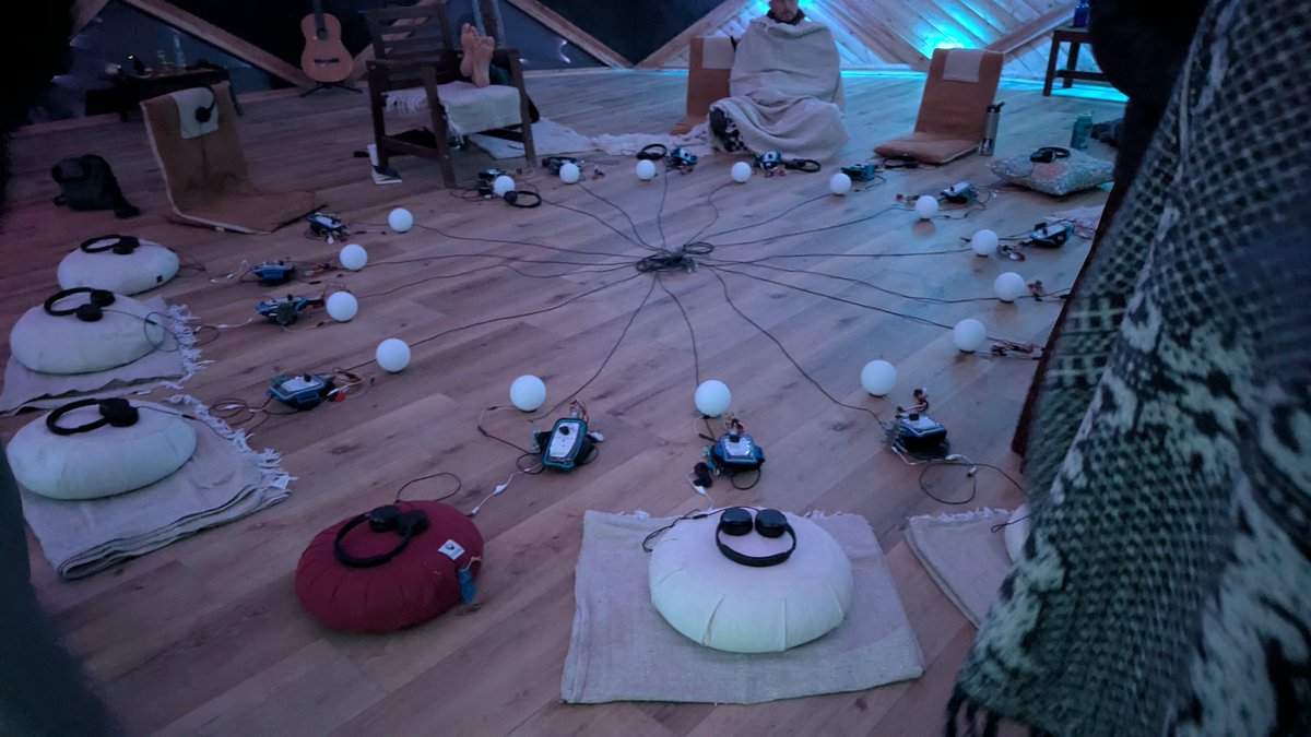 mobiuscydonia's tweet image. experienced a special kind of self transcendence last night. by outwardly projecting the lowest common denominator of our humanity (our heartbeat), our group could feel each other with the depth we deserve.

deep gratitude to 
@mikeysiegel for laboring to create this #groupflow