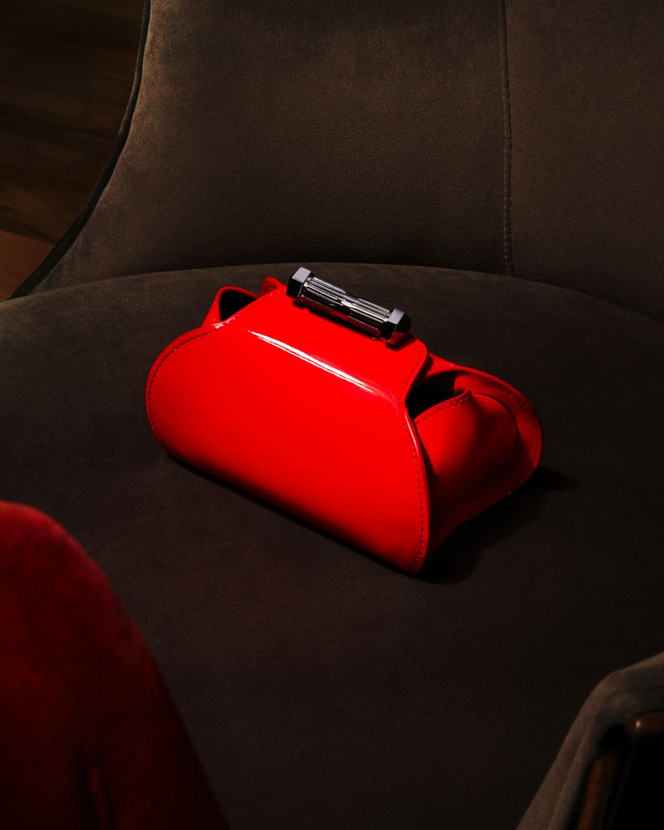 ferraristore's tweet photo. Gather in style.
Holiday celebrations start with iconic looks.
#WrapItInRed #FerrariStyleHolidays #FerrariStyle https://t.co/nTI9qZOXRW