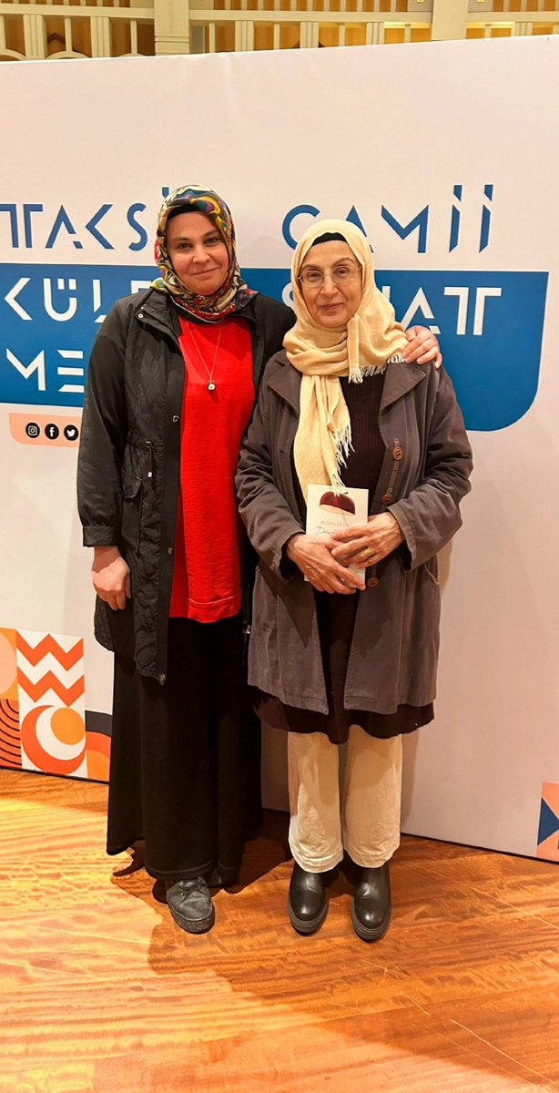 Bugün oradaydım. Çocuk sevindirecek, fakir doyuracak cinsten bi nasip bu. Yüzümde yatıya kalan misafir gibi bi tebessümle dönüyorum Konya'ya.