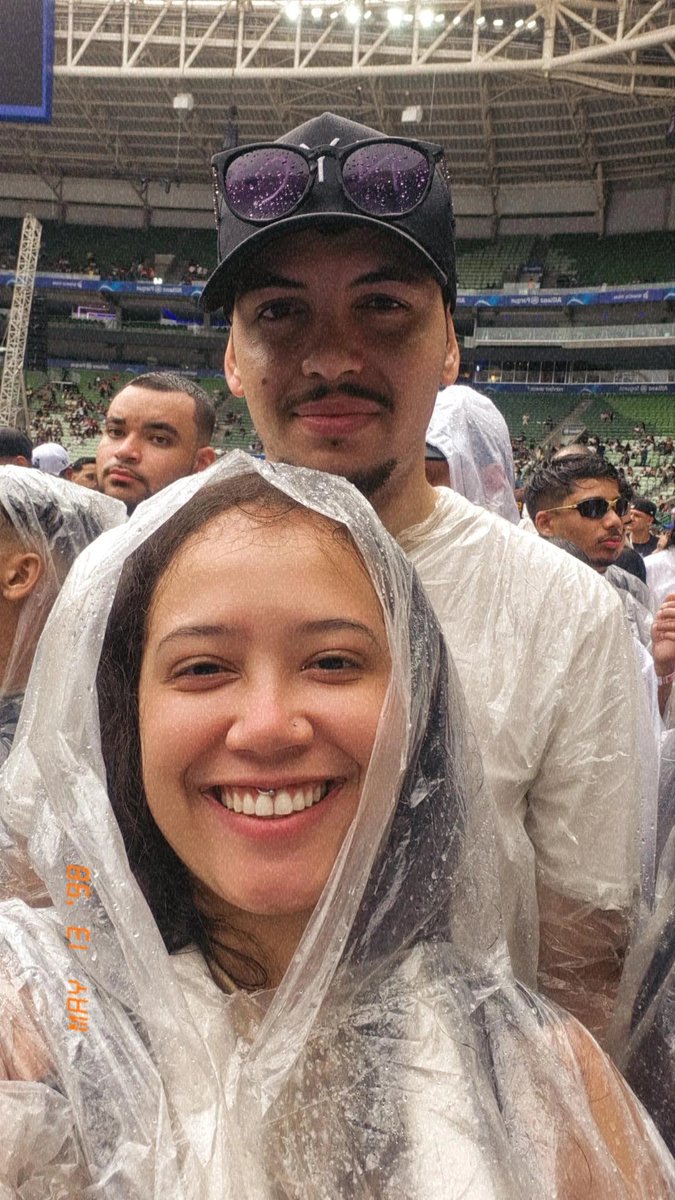 _rayss2's tweet photo. Eu e meu amorzinho no show do Breezy ❤️🥺 https://t.co/tPQspAM5dA